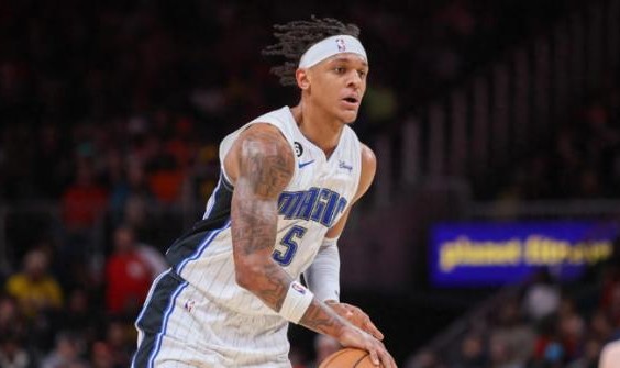 开云官网-惨负爵士持续低迷！人手回归的魔术不会打球了？