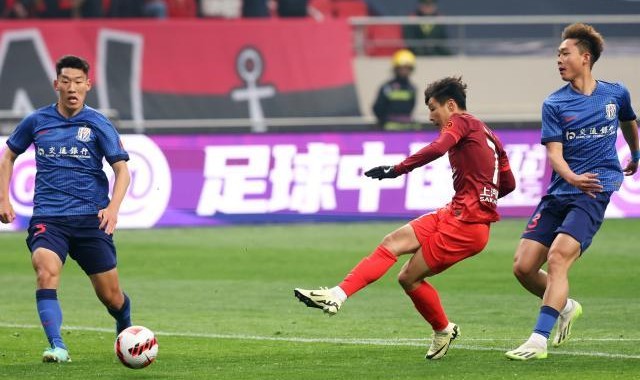 开云体育app-【中超第30轮前瞻】大结局即将揭晓 上海双雄谁捧杯