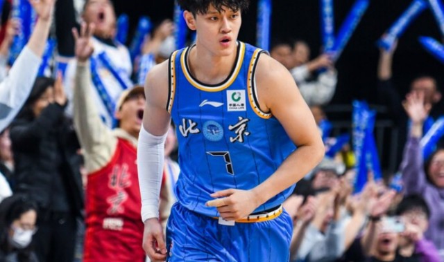 开云官网-北京男篮遭打击：曝曾凡博腰伤属于旧伤复发 多久恢复无法确定