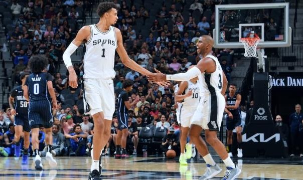 开云体育下载-马刺签下保罗“一人两用”，他兼顾教练和球员双身份