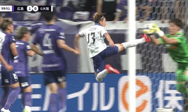 开云官网-官方：大阪钢巴中场安部柊斗因危险动作遭停赛2场，罚款20万日元