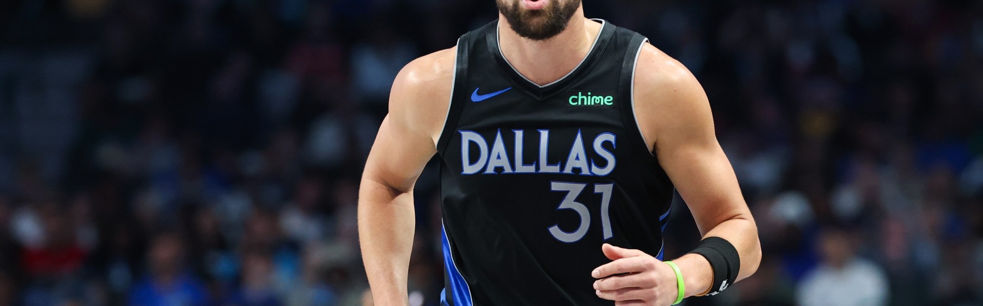 开云体育app-不太行！克莱半场7中3拿到7分 三分5中1&amp;正负值-7